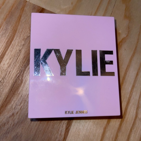 Kylie cosmetic highlighter - Picture 1 of 4